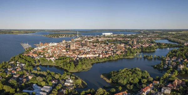 Bir Stralsund, Mecklenburg-Vorpommern Pomeranian parçası Hansa şehirde havadan görünümü