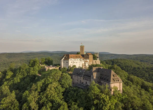 Veduta aerea del castello di Wartburg vicino alla città di Eisenach — Foto Stock
