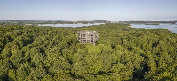 Baumwipfelpfad veya treetop geçit ve kartal yuvası kule Rügen Adası üzerinde göster