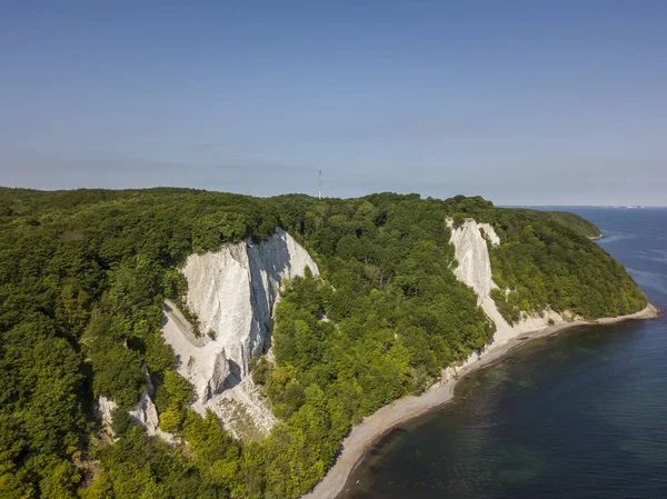 The Koenigsstuhl or Kings Chair, the best-known chalk cliff in the Jasmund National Park — Stock Photo, Image