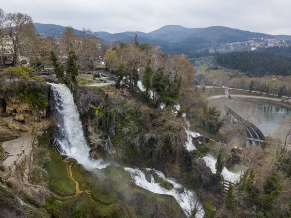 Edessa şehrin pitoresk şelaleler havadan görünümü