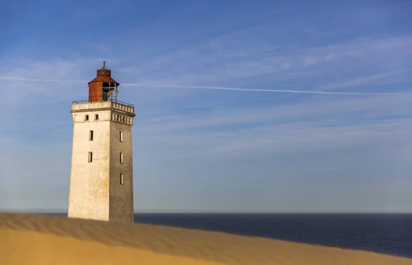 Le phare de Rubjerg Knude enterré dans les sables sur la côte de la mer du Nord — Photo