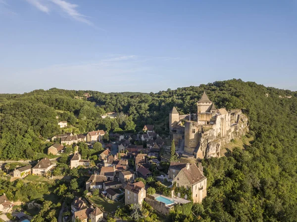 Vista aérea del castillo de Castelnaud y el pueblo de Tournepique — Foto de Stock