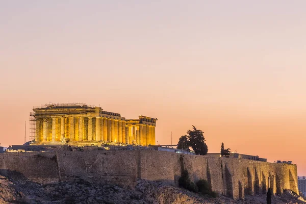 La Acrópolis de Atenas al amanecer, vista desde la Colina de las Musas —  Fotos de Stock