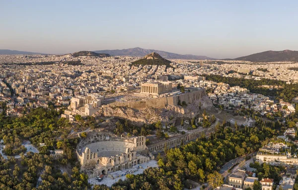 Vista aérea de Atenas al atardecer con la Acrópolis en primer plano —  Fotos de Stock