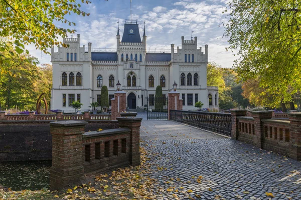 Evenburg slott i Leer byggd i nygotisk stil — Stockfoto