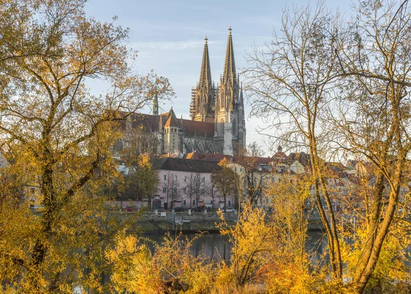 Herbstliches Stadtbild von Regensburg — Stockfoto
