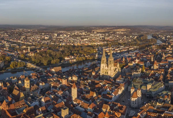 Widok z lotu ptaka od średniowiecznego centrum Ratyzbony — Zdjęcie stockowe