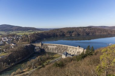 Edersee Barajı Şubat ayında havadan görünümü