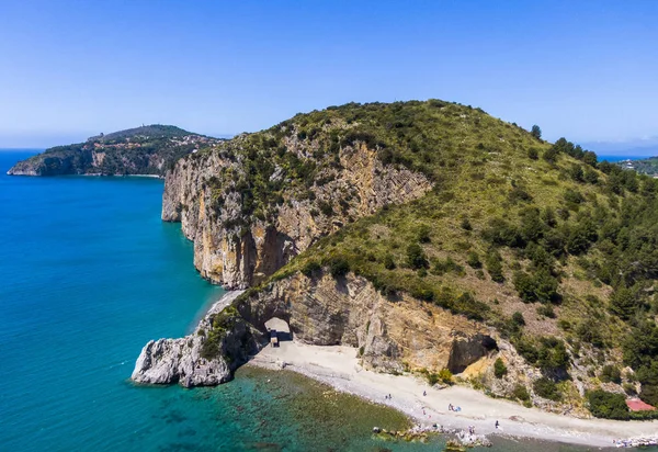 Vista aérea da costa de Palinuro e arco natural, Itália — Fotografia de Stock