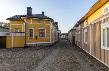 Rauma, Finlandiya kasabasının ahşap şehir merkezinde iyi korunmuş evler