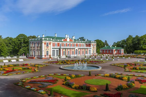 Barok Kadriorg Sarayı, Büyük Peter tarafından Rusya'nın Catherine I için Tallinn'de inşa edildi