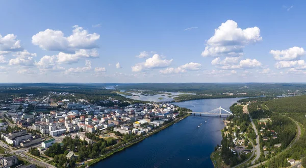 Kuzey Finlandiya 'daki Rovaniemi şehrinin hava manzarası