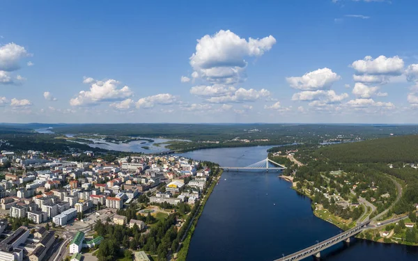 Kuzey Finlandiya 'daki Rovaniemi şehrinin hava manzarası