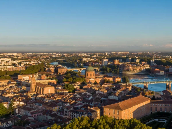 Aerial view of the Toulouse city center, Saint Joseph Dome and River Garonne, France — Stock Photo, Image