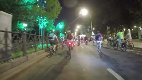 Moscou Rússia Agosto 2018 Muitos Ciclistas Passeiam Noite Pela Cidade — Vídeo de Stock