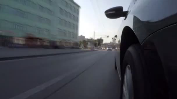 Lapso Tempo Carro Move Longo Rua Cidade Dia Ensolarado Verão — Vídeo de Stock