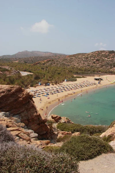 Vista de la impresionante playa de palmeras de Vai con agua azul turquesa en Creta —  Fotos de Stock