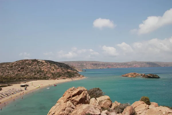 Vista de la impresionante playa de palmeras de Vai con agua azul turquesa en Creta —  Fotos de Stock