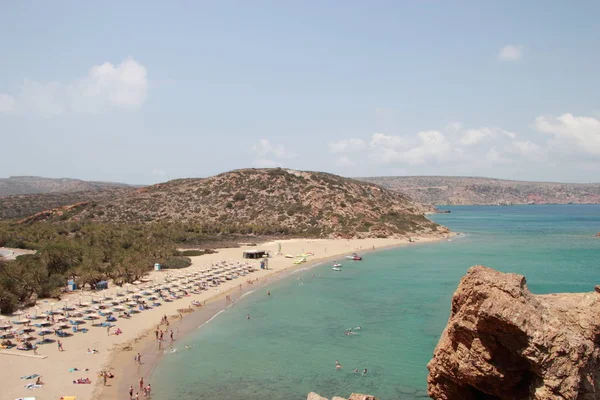 Vista de la impresionante playa de palmeras de Vai con agua azul turquesa en Creta —  Fotos de Stock