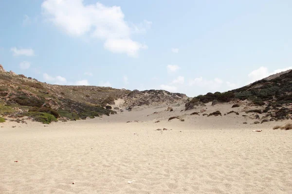 Vista sulla splendida spiaggia di palme di Vai con acqua turchese blu a Creta — Foto Stock