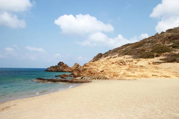 Вид на потрясающий пальмовый пляж Вай с голубой бирюзовой водой на Крите — стоковое фото