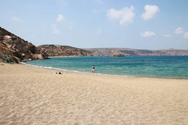 Вид на потрясающий пальмовый пляж Вай с голубой бирюзовой водой на Крите — стоковое фото