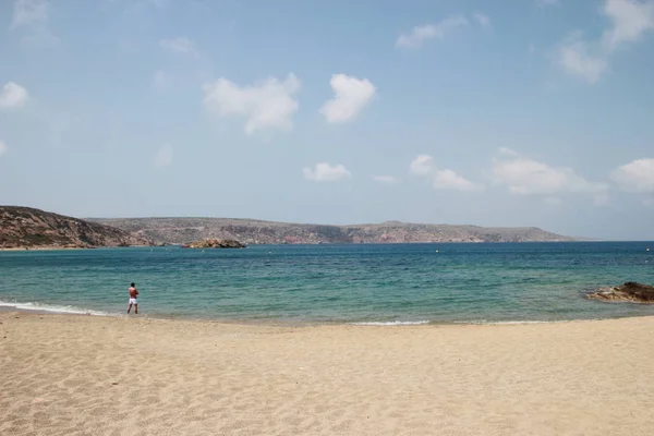 Vista de la impresionante playa de palmeras de Vai con agua azul turquesa en Creta —  Fotos de Stock