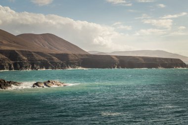 Kayalık sahil Ajuy, Fuerteventura, Kanarya Adaları, İspanya ile plaj.
