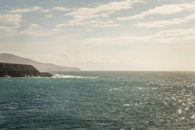 Ajuy, Fuerteventura, Kanarya Adaları, İspanya yakın engebeli kıyı şeridi görünümü.