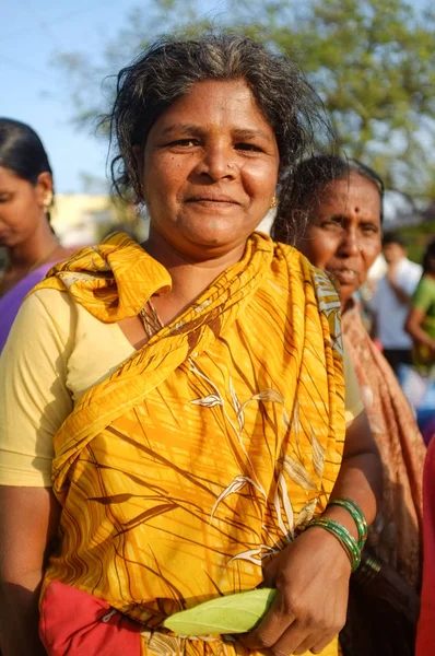 ハンピ インド 2015 市場の伝統的衣装のインドの女性の肖像 — ストック写真