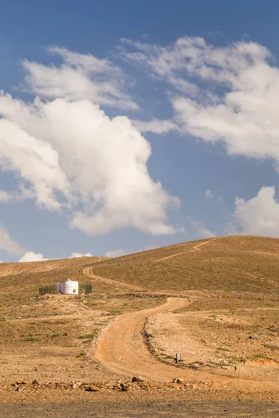 Grusväg Som Leder Till Vattentank Fuerteventura Kanarieöarna Spanien — Stockfoto