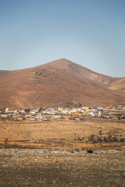 Small Village Beautiful Houses Big Hill Background Fuerteventura Canary Islands — Stock Photo, Image