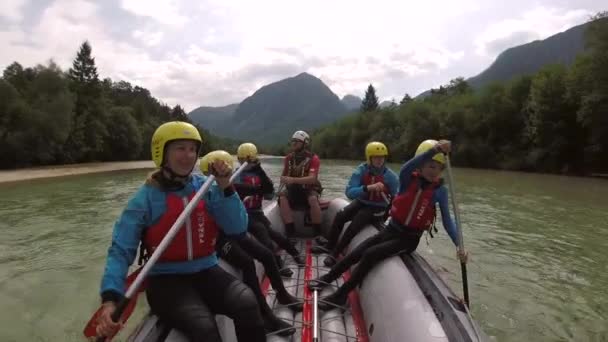 Avontuur Onderwater Pov Schot Van Man Raften Rivier Soca Slovenië — Stockvideo