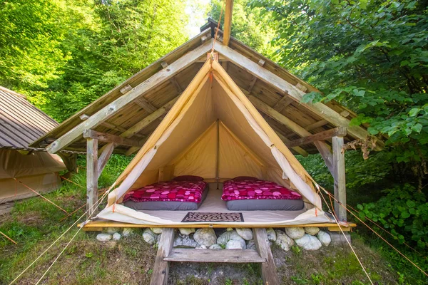 Leuke Stof Tent Beschermd Door Houten Hut Adrenaline Controleren Eco — Stockfoto