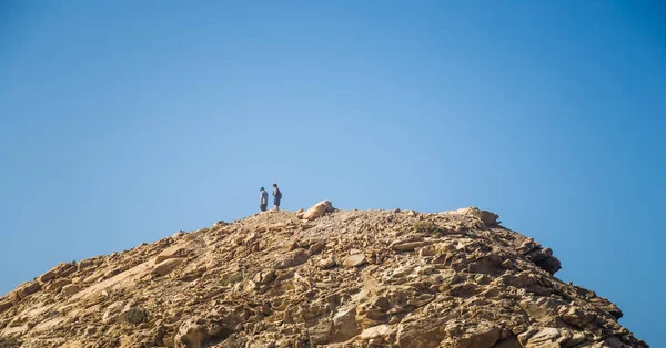 Fuerteventura Spanya Mart 2018 Mirador Pared Atlantik Üzerinde Yürüyen Turist — Stok fotoğraf