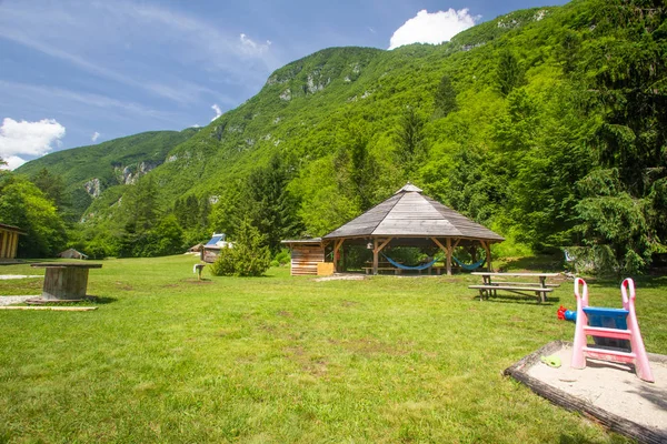 Çardak Adrenalin Kontrol Eko Kamp Tatil Beldesine Slovenya Alp Ortamı — Stok fotoğraf