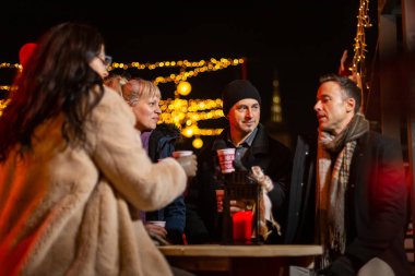 Adam arkadaş Noel Market, Zagreb, Hırvatistan için tezahürat.