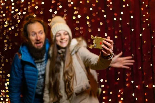 Far Och Dotter Tar Selfie Julmarknad — Stockfoto