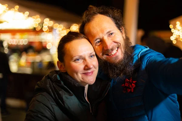 Porträt Eines Paares Beim Selfie Traditioneller Weihnachtsmarkt Zagreb Kroatien — Stockfoto