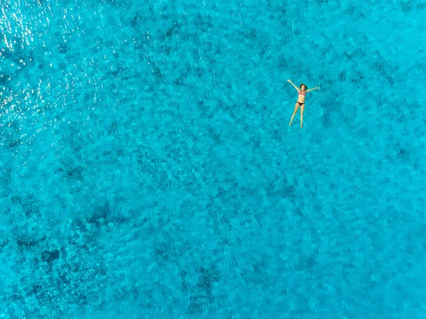 High Aerial View Pregnant Woman Floating Her Back Transparent Sea — Stock Photo, Image