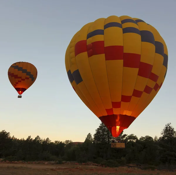 Early Morning Double Hot Air Balloon Liftoff — Stock Photo, Image
