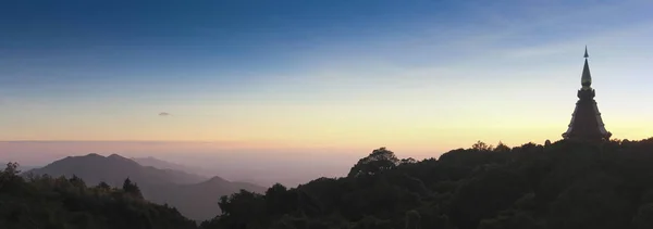 チェディ モニュメント チェンマイ 夕暮れ近くドイインタノン国立公園頂上 — ストック写真