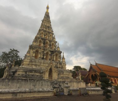 Chiang Mai, Tayland, 29 Aralık. 29 Aralık 2018 Chinag Mai, Tayland yakınındaki Wat Chedi Liam Tapınağı. Wat Chedi Liam Temple içinde antik şehir, Wiang Kum Kam hemen güneyinde Chiang Mai, Tayland standları.