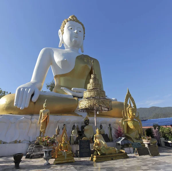 Una colección de Buda, Wat Phra que Doi Kham Templo, Chiang Mai , — Foto de Stock