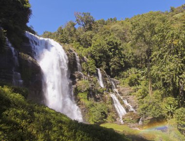 Bir Wachirathan atış, Chiang Mai, Tayland Doi Inthanon Milli Parkı düşüyor.