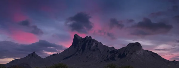 Un Picacho Peak State Park prima dell'alba, Arizona — Foto Stock