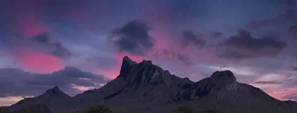 Um parque de estado do pico de Picacho antes do tiro do alvorecer, o Arizona Imagem De Stock