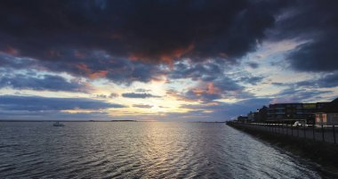 Sunset 'te bir deniz Gölü, Batı Kirby, Ingiltere, Birleşik Krallık