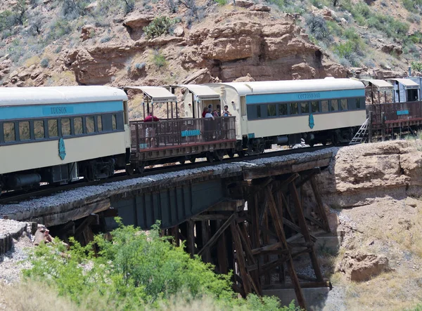 Veduta del treno ferroviario Verde Canyon sul ponte SOB, Cla — Foto Stock